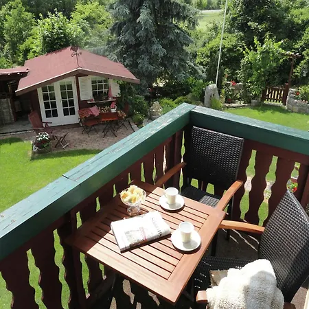 Quaint In With Terrace Prázdninový dům