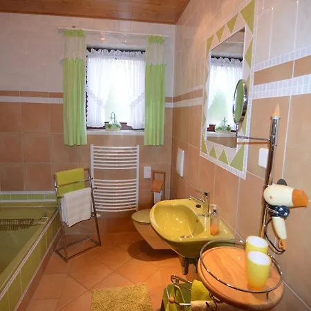Quaint In With Terrace בית נופש Zeil am Main